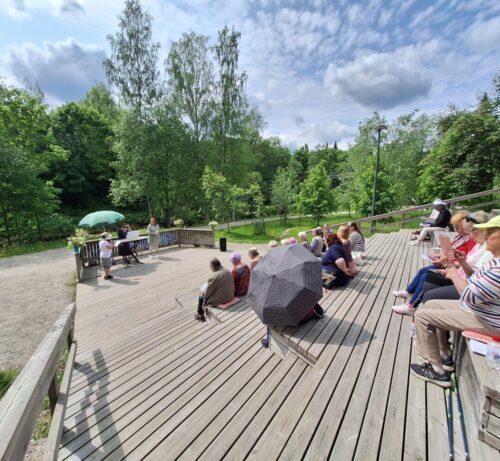 Kesäiset yhteislaulut – hyvinvointia laulajalle ja kuulijalle