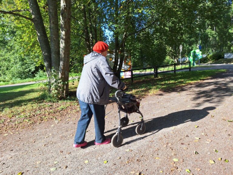 Yhteisöllisyys lieventää yksinäisyyttä